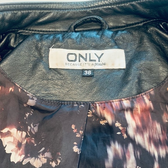 🛍 2/$25 ONLY Vegan Leather Moto Jacket - Picture 10 of 14